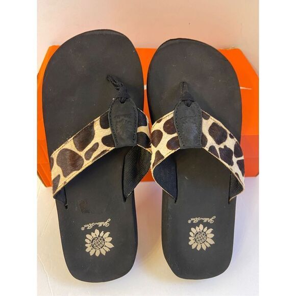 Yellow box flip flops size 9-9.5 animal print - Picture 2 of 3